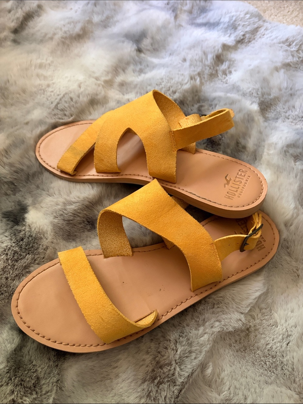 Hollister Mustard Suede Strappy Sandals ☀️🌻